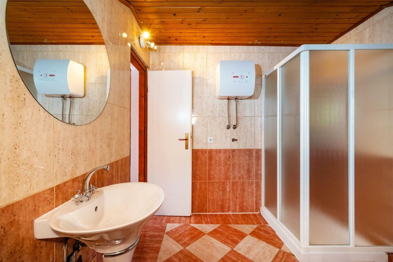 Vacation House Anna Karlobag Exterior foto